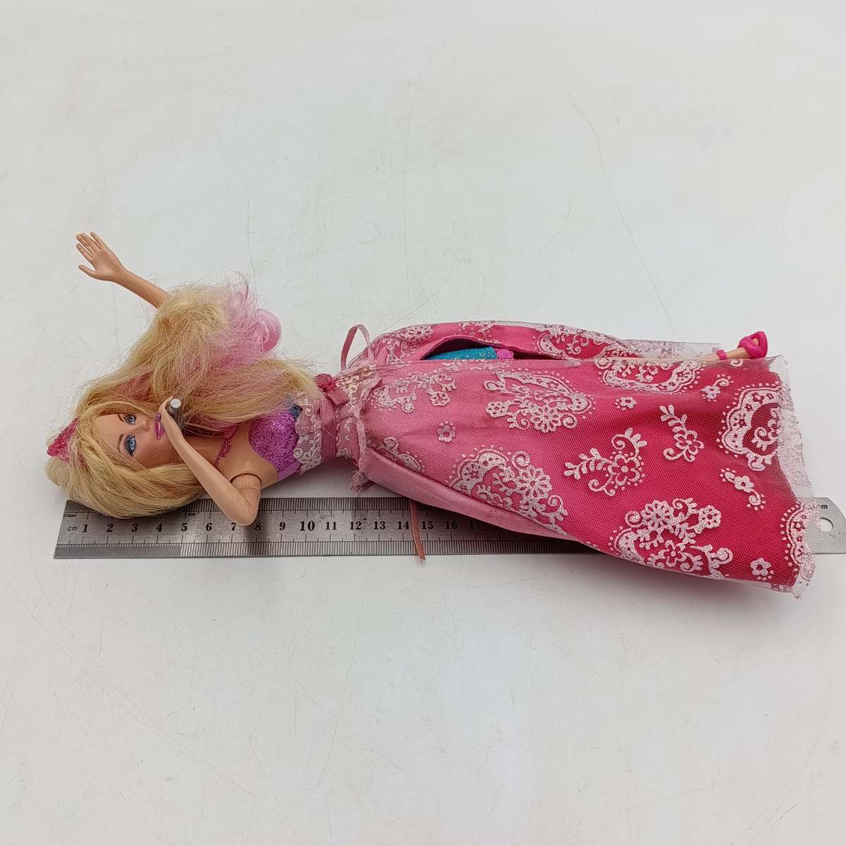 Barbie The princess and the popstar - Tori and Keira - one shoe missing