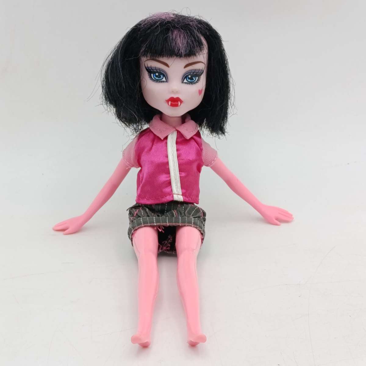 Draculora doll