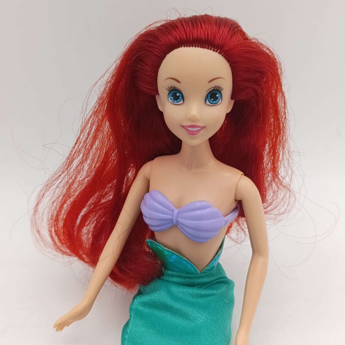 Ariel doll with dresser extra