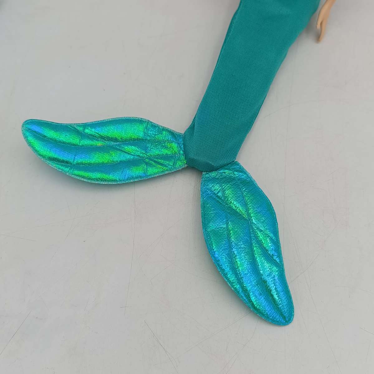 Ariel doll with dresser extra