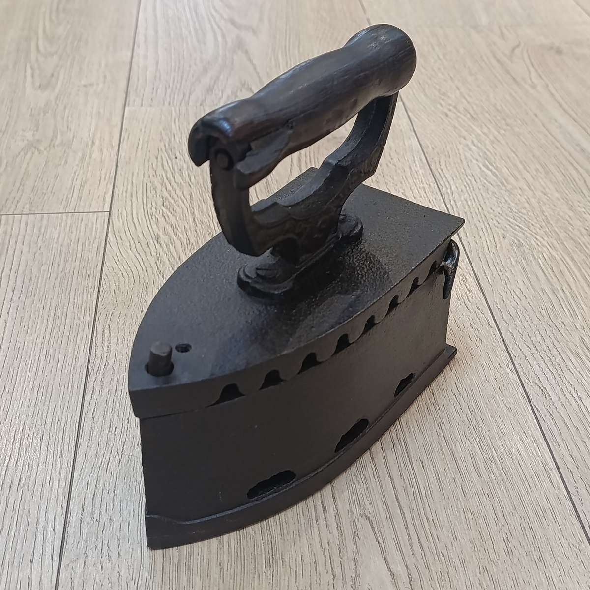 Antique Cast iron Sad iron - hinge broken