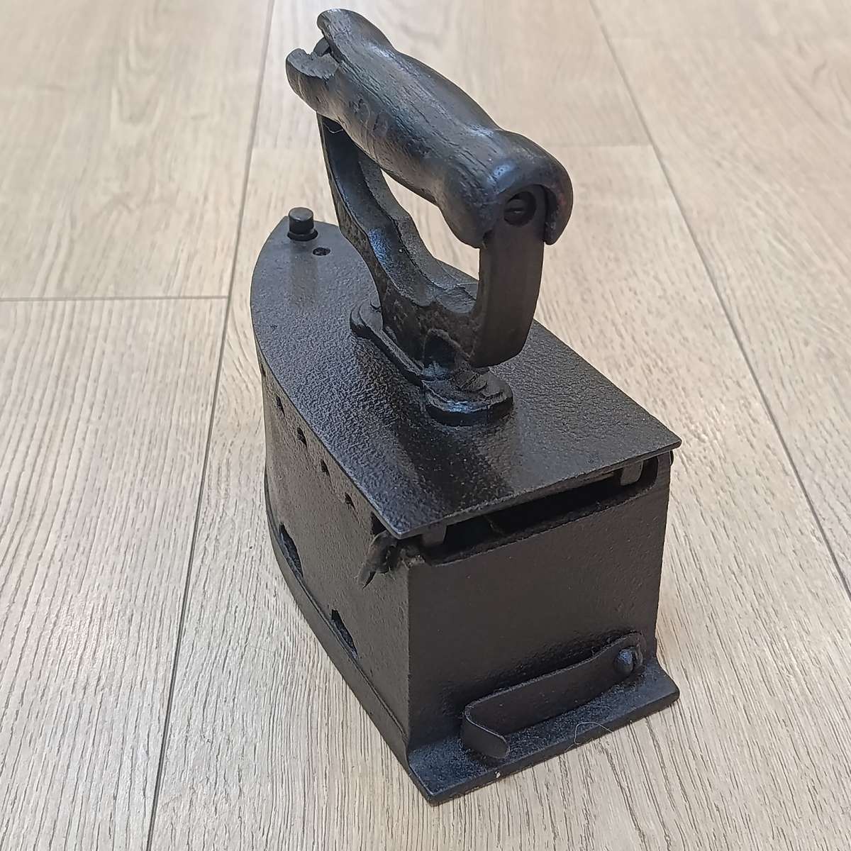 Antique Cast iron Sad iron - hinge broken