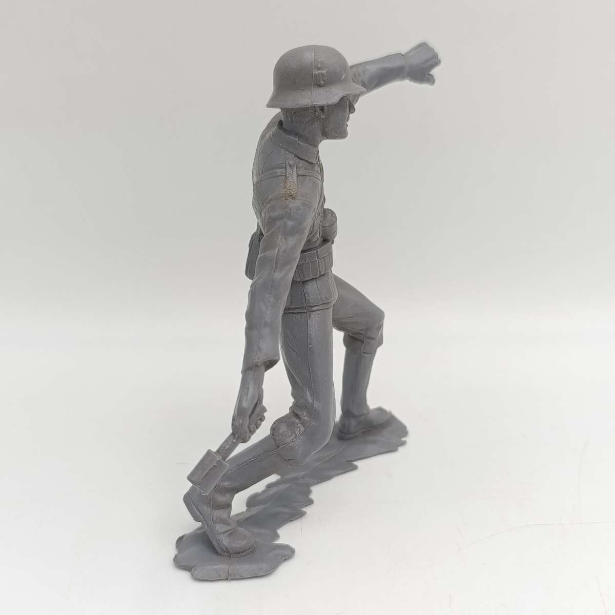 Marx Toys WW2 German toy soldier - 6 inch