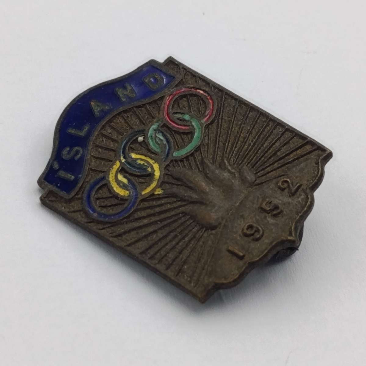 1952 Helsinki Olympics Iceland pin badge