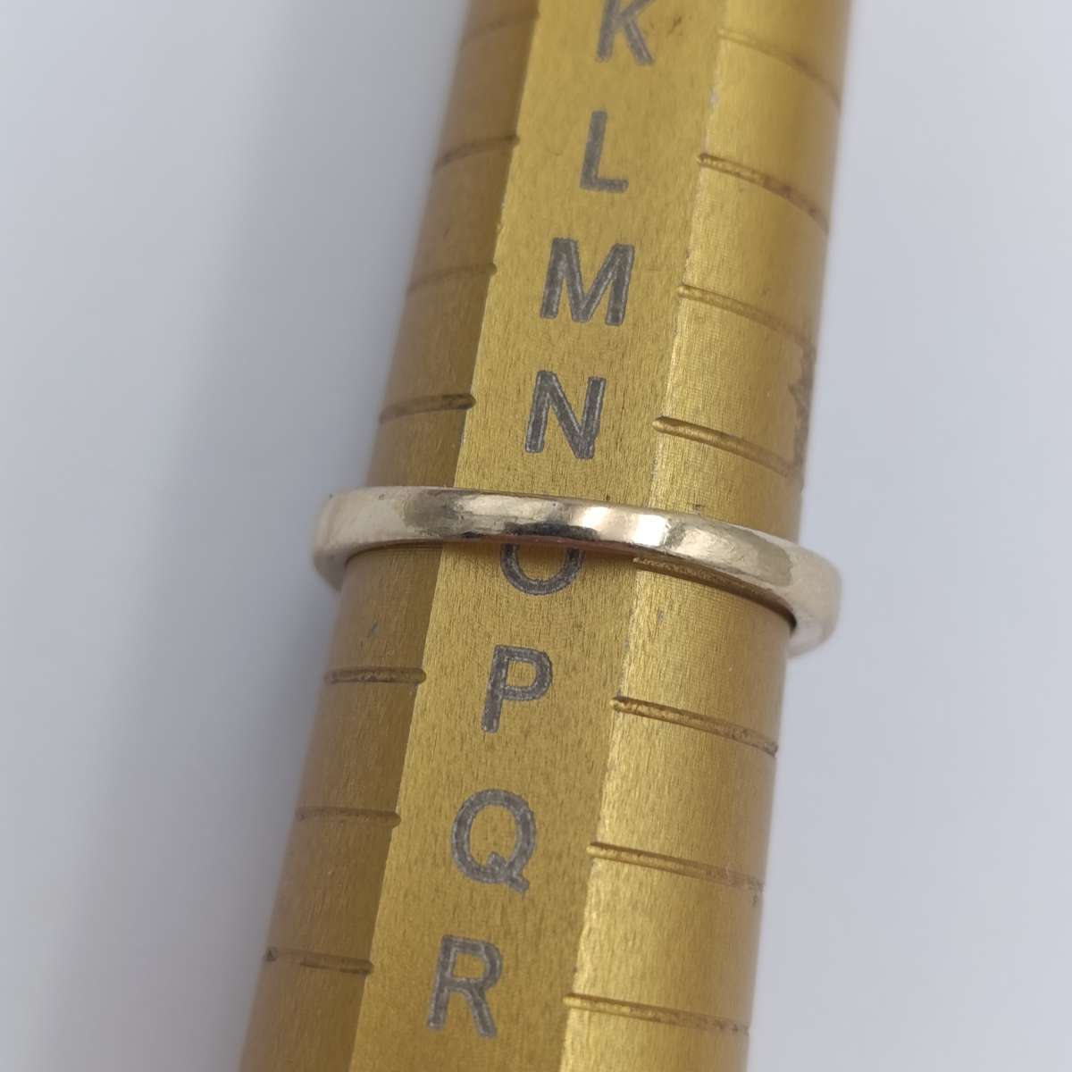9kt gold ring with half a carat and in diamonds - 101 diamonds - weight 4.3g