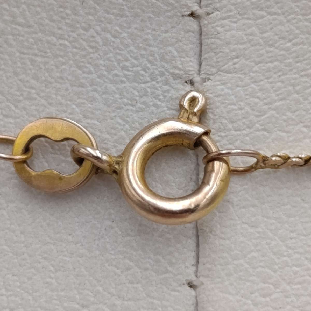 9kt Gold necklace with Mabe pearl pendant - weighs 5.8g