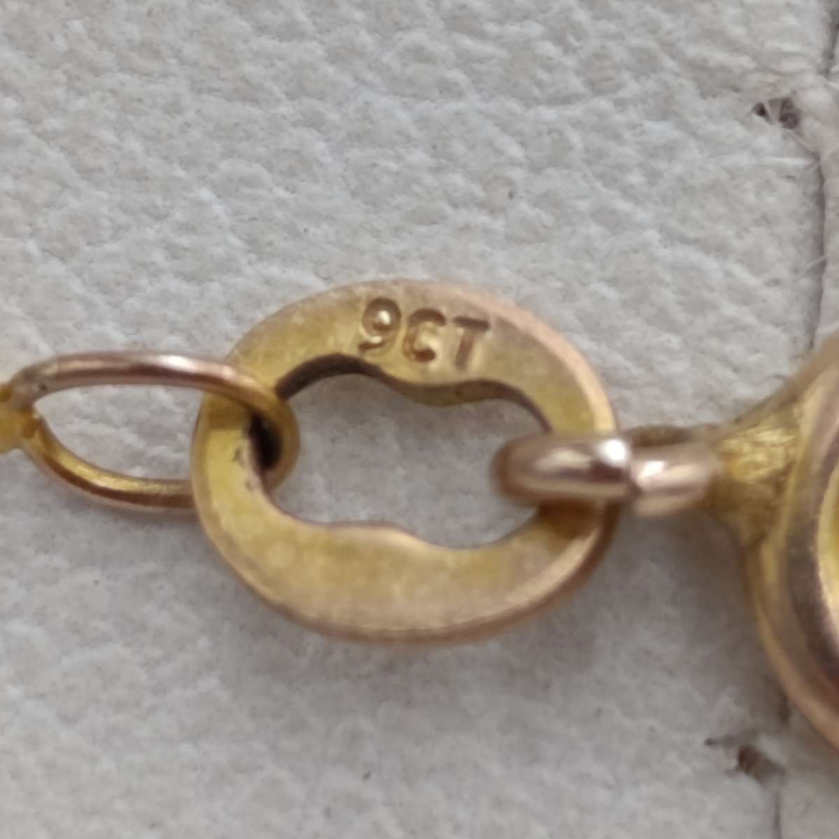 9kt Gold necklace with Mabe pearl pendant - weighs 5.8g