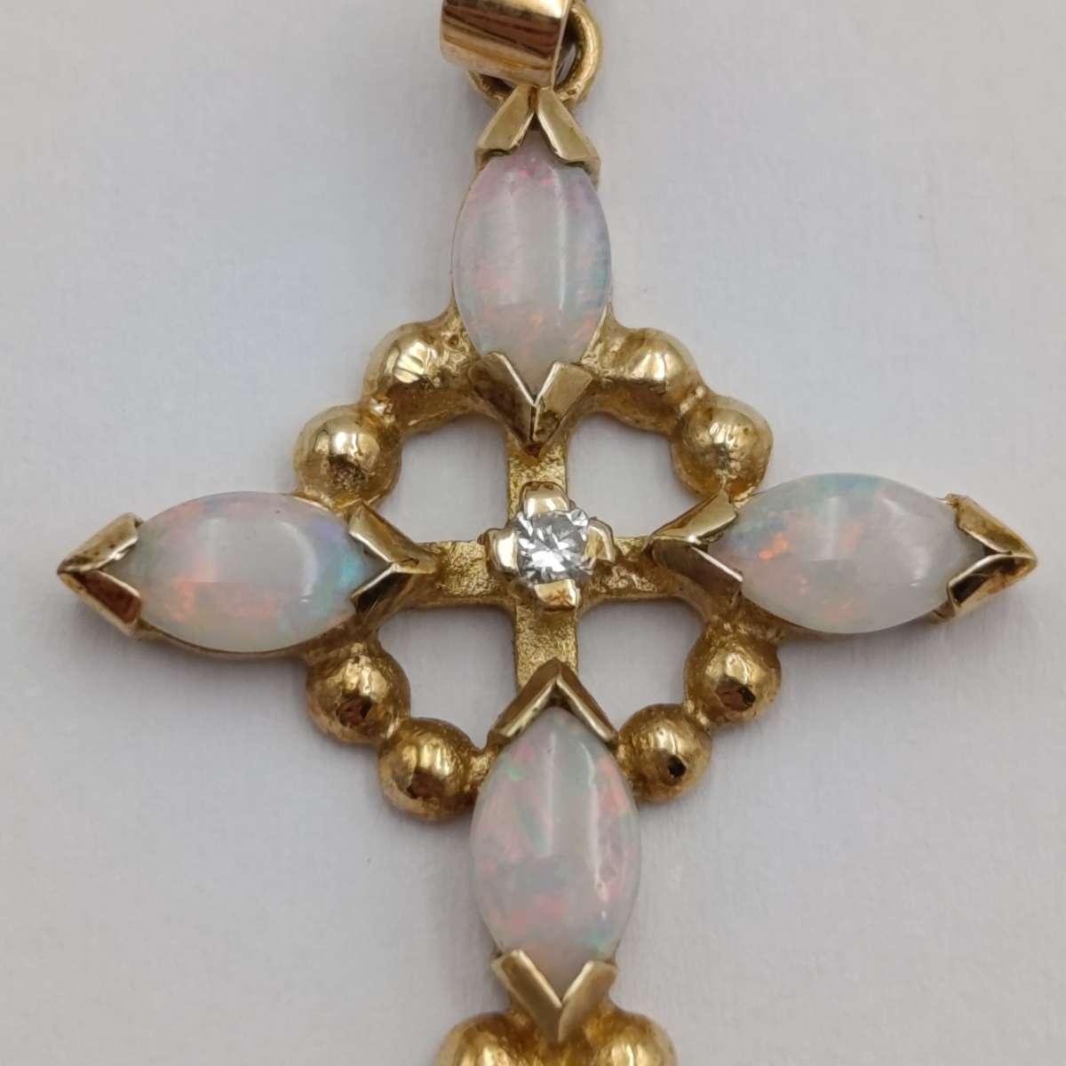 9kt Gold cross pendant with opals and small diamond - weighs 1.3g