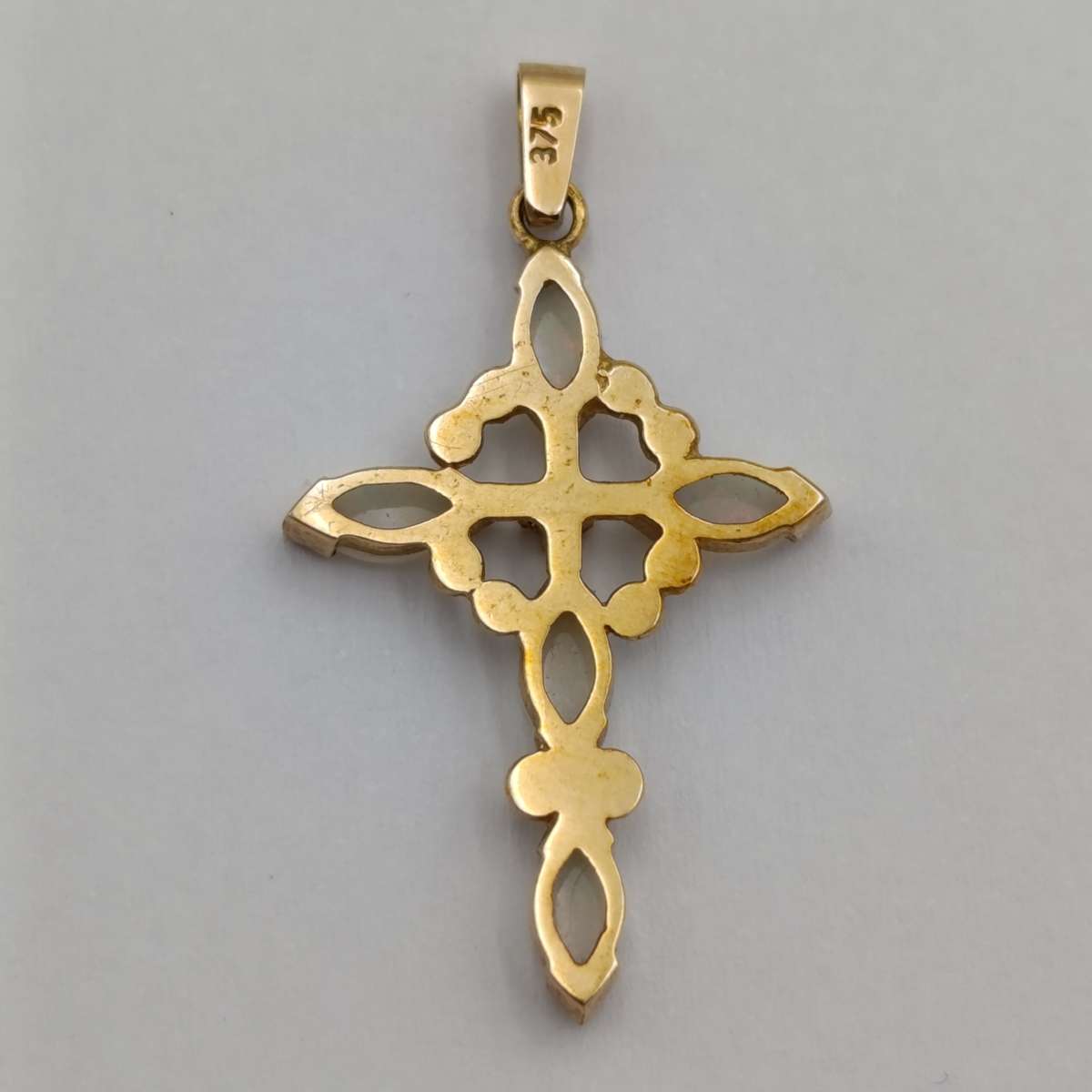 9kt Gold cross pendant with opals and small diamond - weighs 1.3g