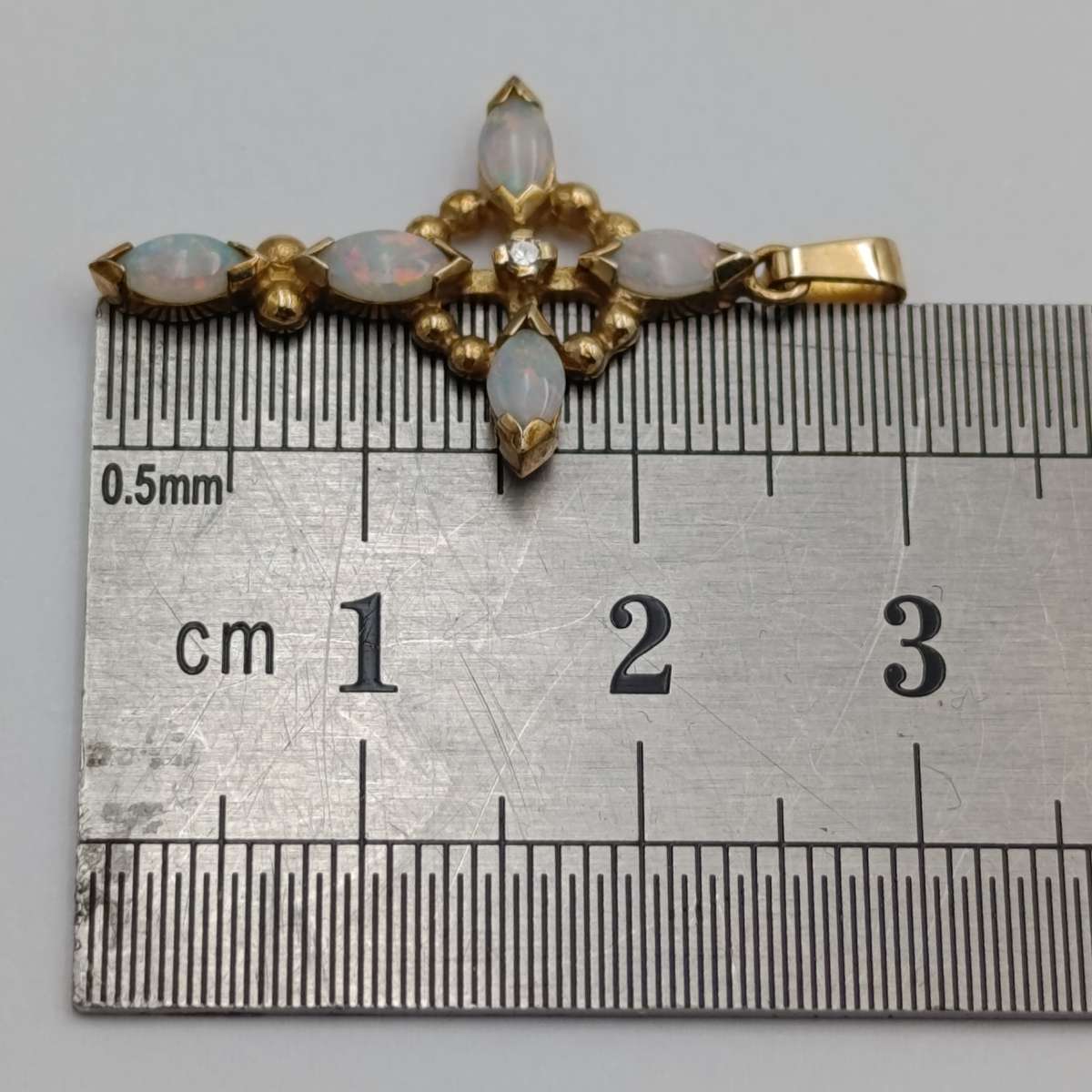 9kt Gold cross pendant with opals and small diamond - weighs 1.3g