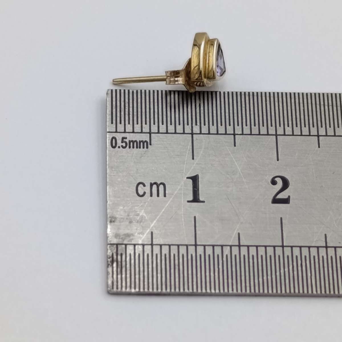 Pair of 9kt gold tanzanite earrings - weighs 1.0g