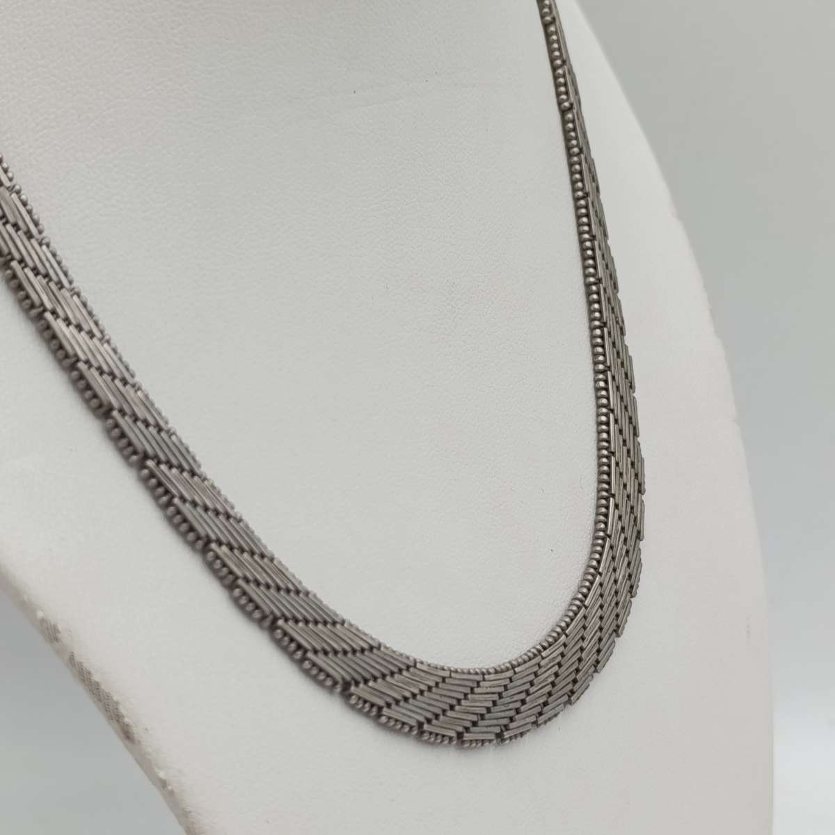 Beautiful vintage Sterling Silver necklace - weighs 33.3g