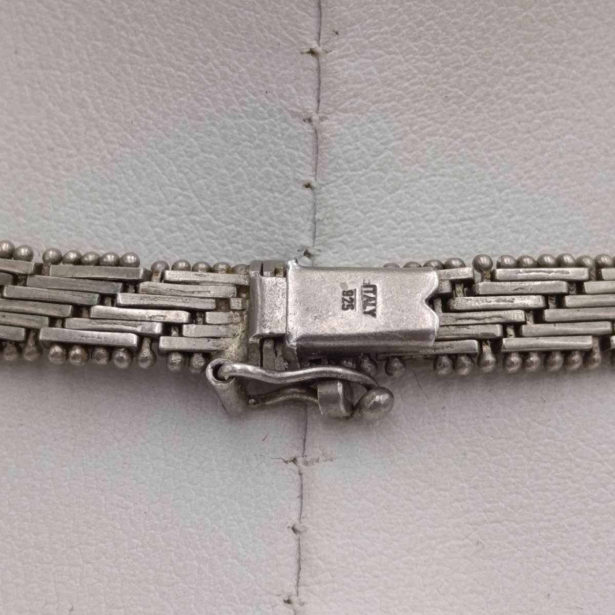 Beautiful vintage Sterling Silver necklace - weighs 33.3g