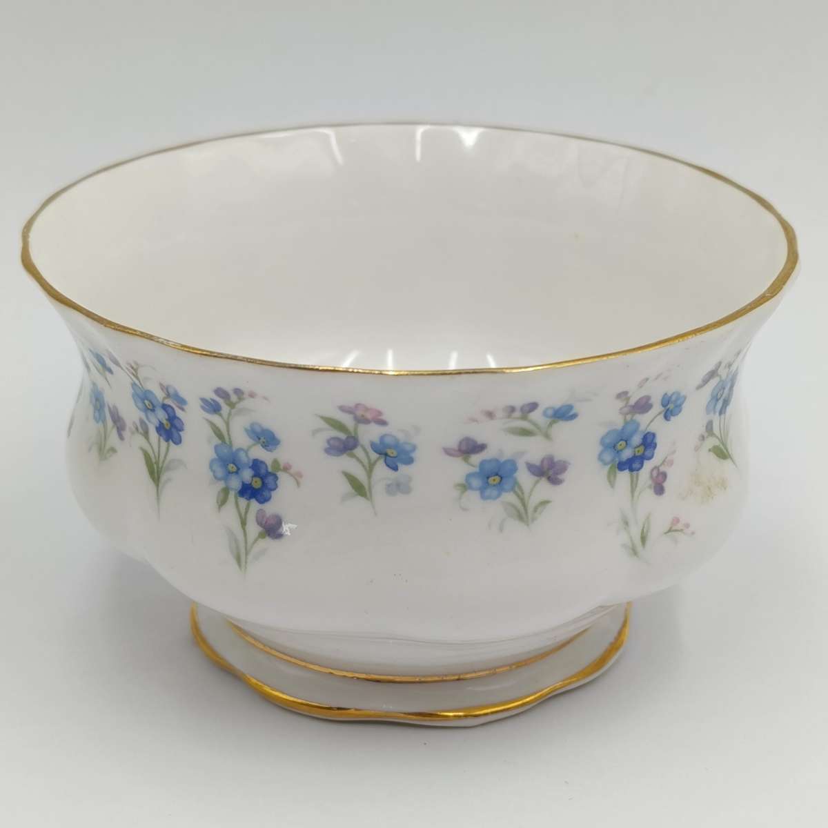 Vintage Royal Albert memory Lane sugar bowl