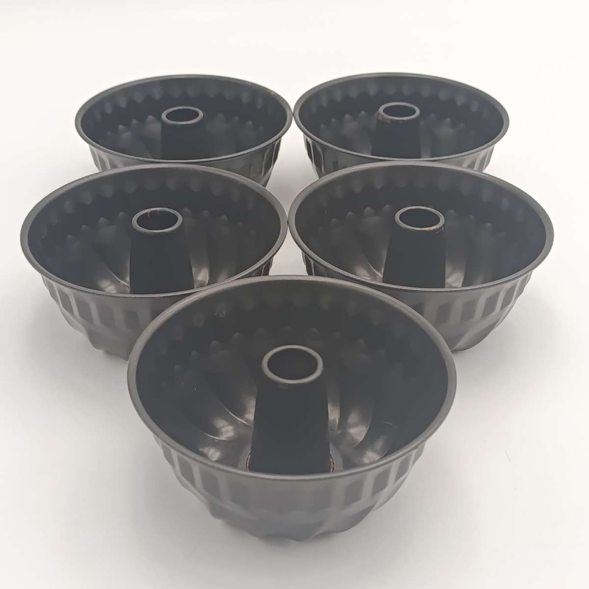 Set of 5 non-stick Bundt cake pans