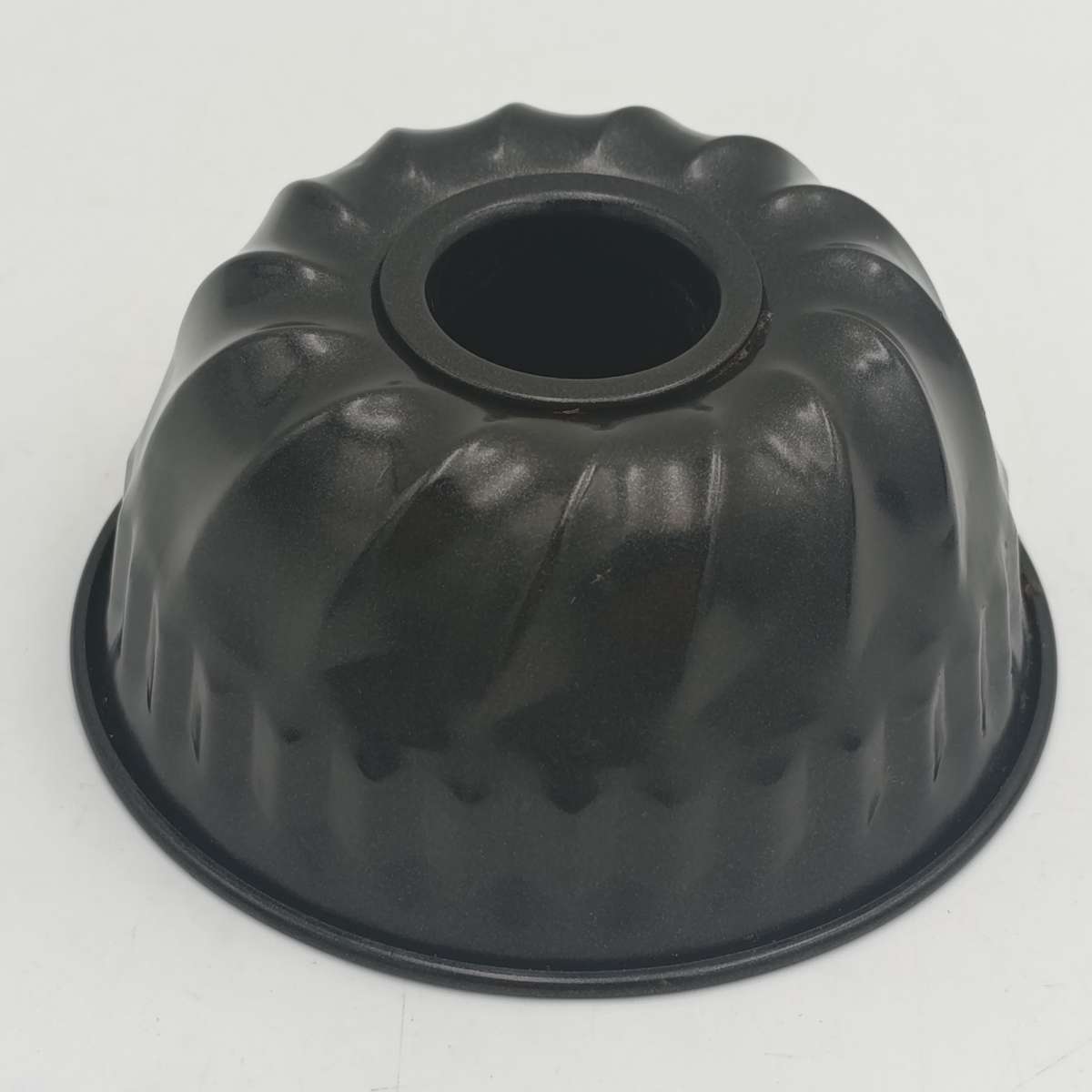 Set of 5 non-stick Bundt cake pans