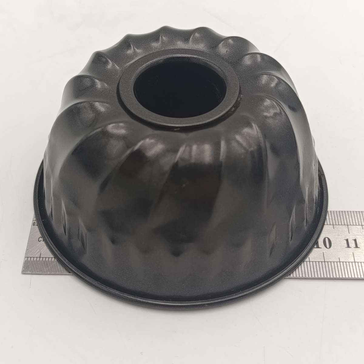 Set of 5 non-stick Bundt cake pans