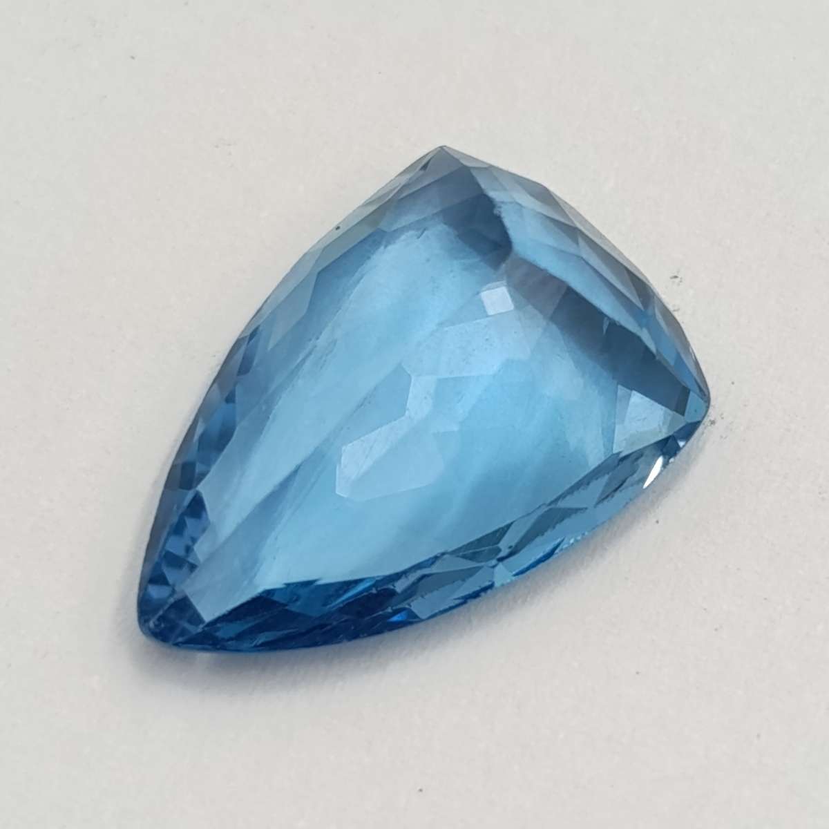 Beautiful blue teardrop topaz of 9,18ct