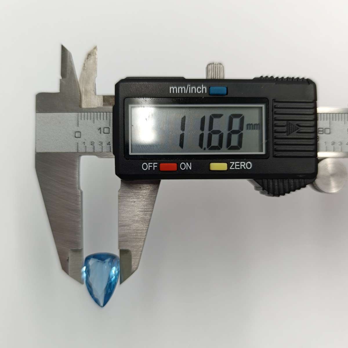 Beautiful blue teardrop topaz of 9,18ct