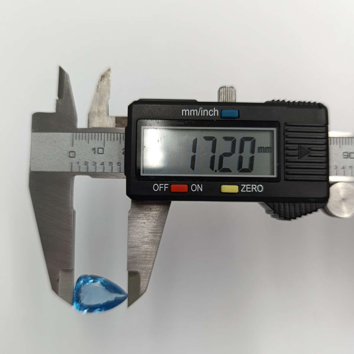 Beautiful blue teardrop topaz of 9,18ct