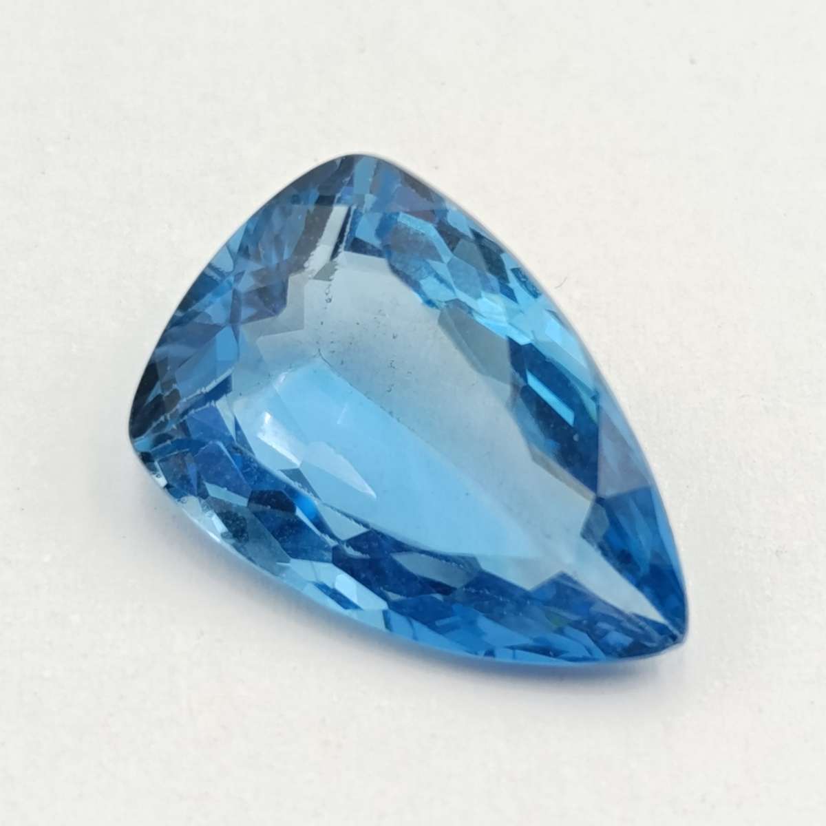 Beautiful blue teardrop topaz of 9,18ct