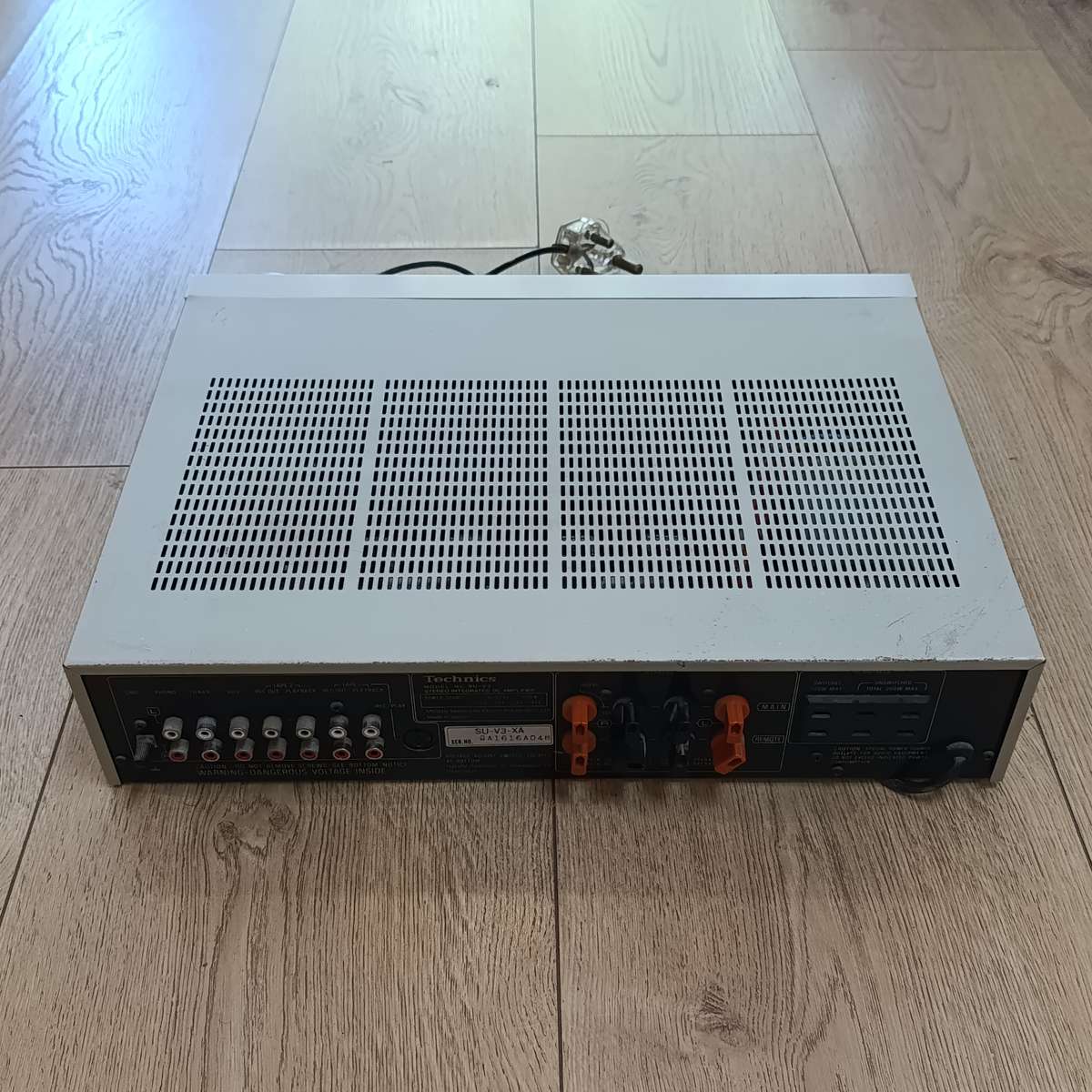 Technics SU-V3 stereo integrated DC amplifier