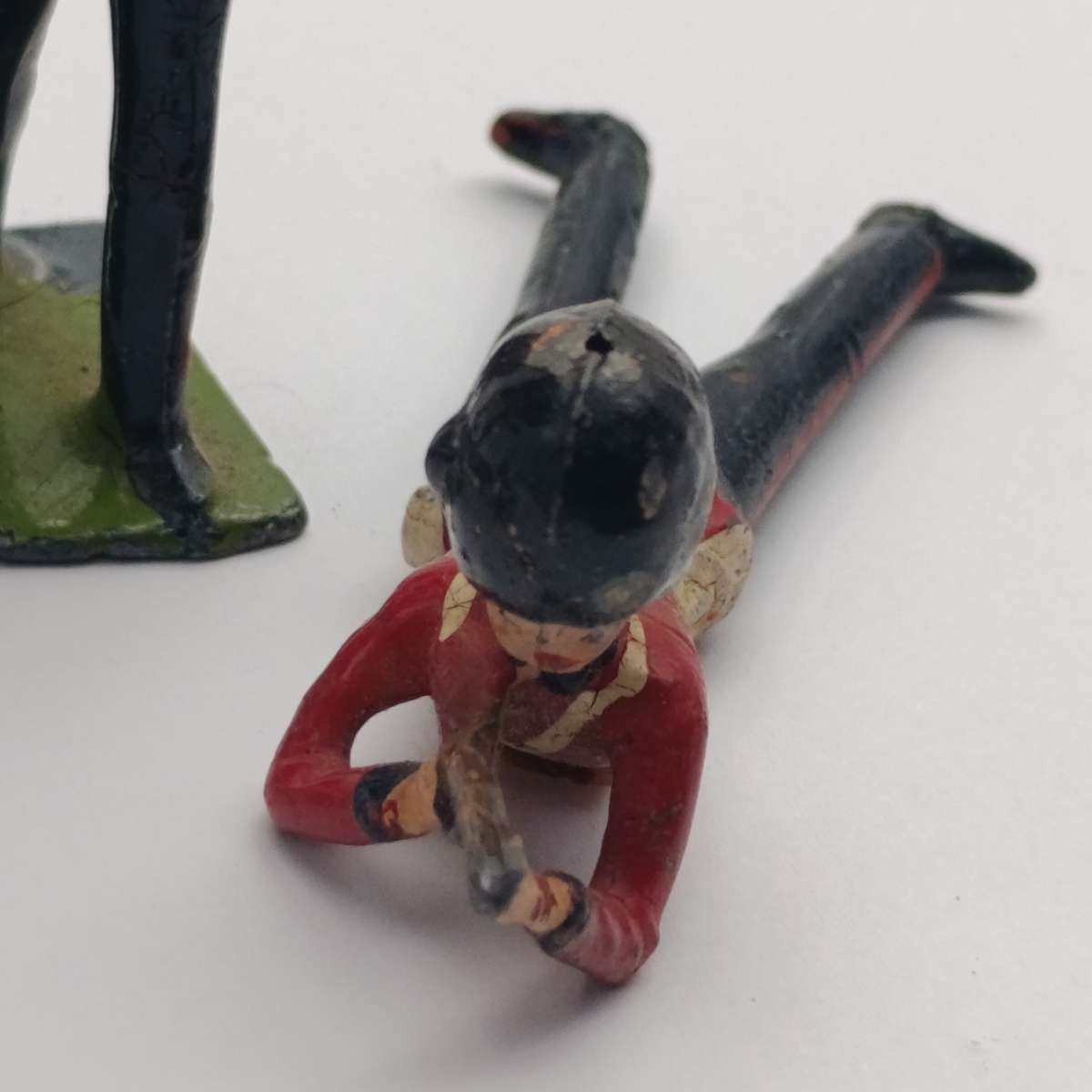 Lot of 5 vintage Britains Ltd lead soldiers with damaged weapons