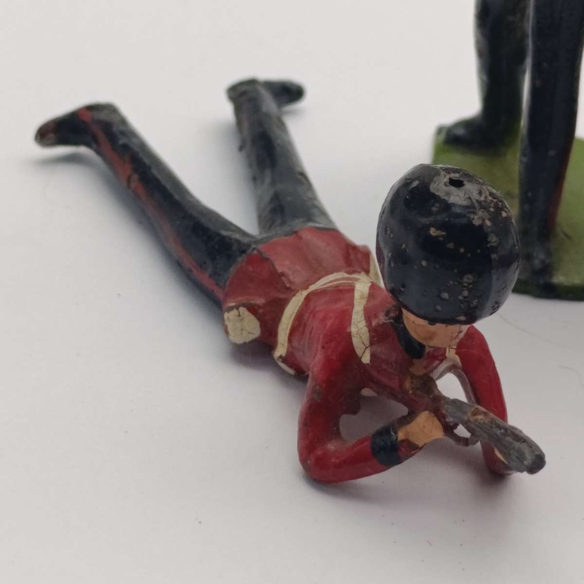 Lot of 5 vintage Britains Ltd lead soldiers with damaged weapons
