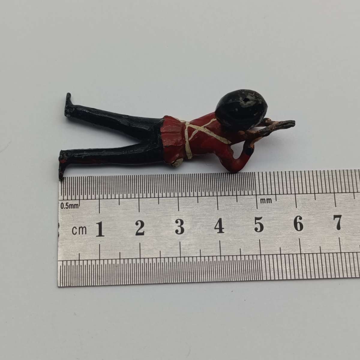 Lot of 5 vintage Britains Ltd lead soldiers with damaged weapons