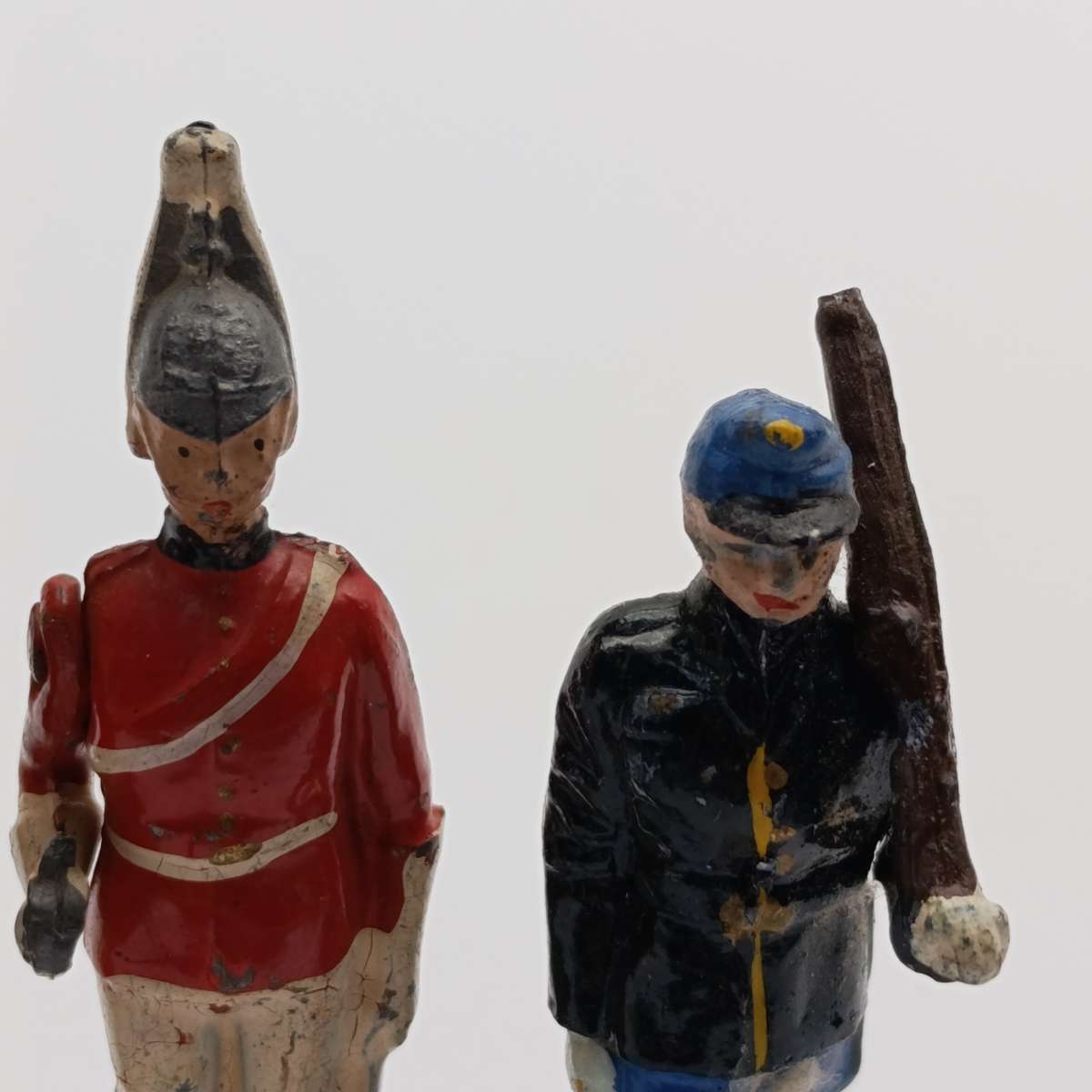 Lot of 5 vintage Britains Ltd lead soldiers with damaged weapons