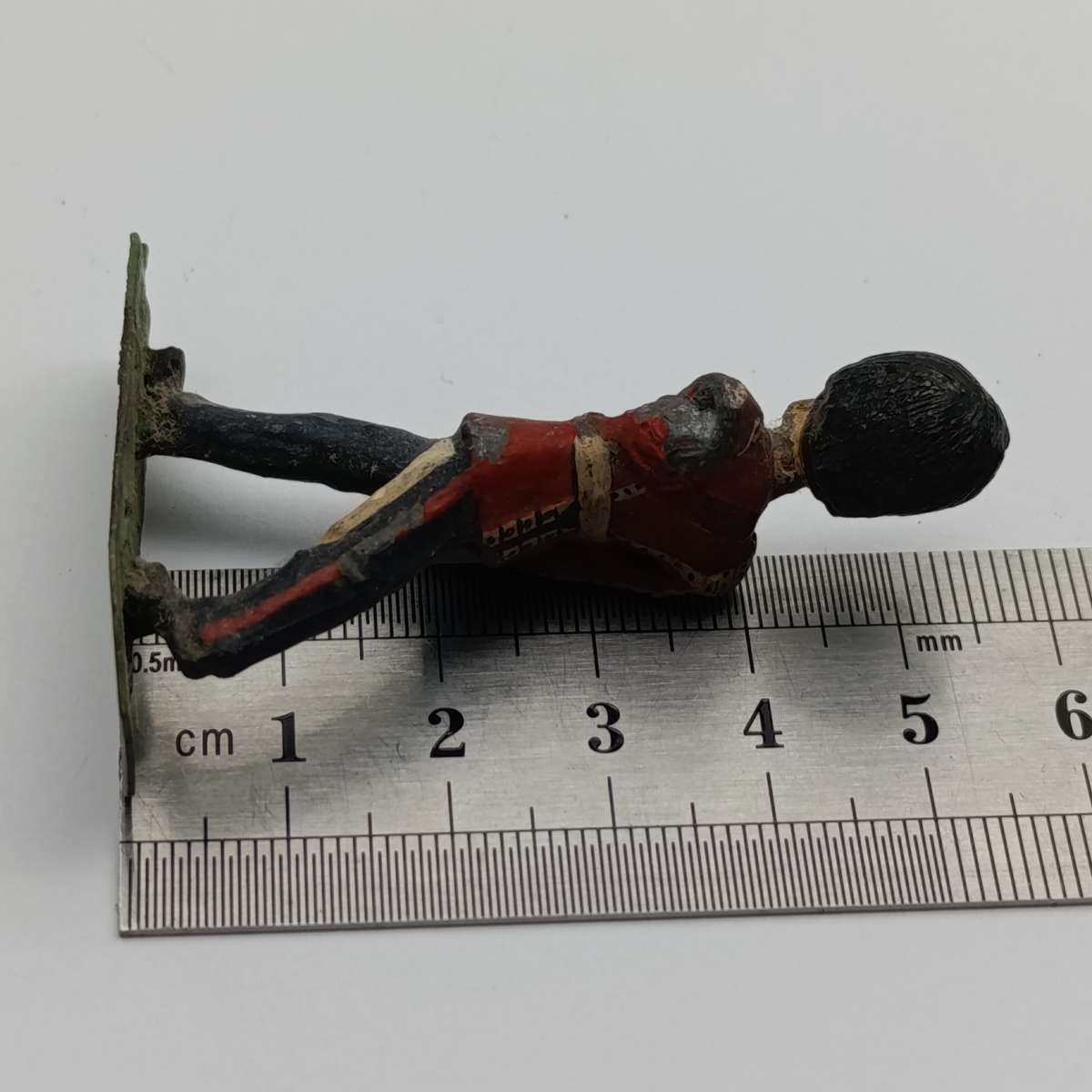 Lot of 5 vintage Britains Ltd lead soldiers with damaged weapons