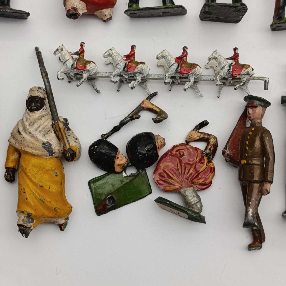 Lot of vintage Britains Ltd cavalry lead soldiers - damaged