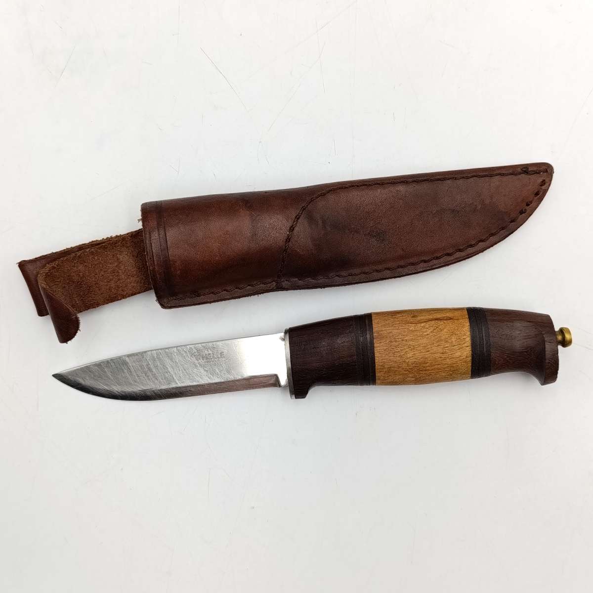 Original Helle Norway fixed blade knife with leather sheath