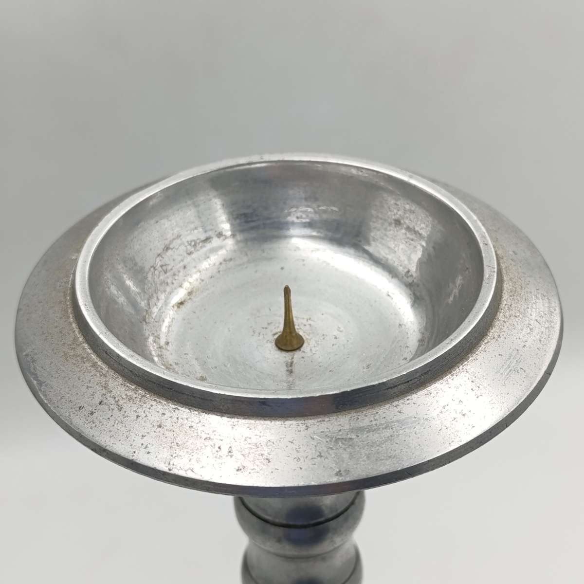 Pair of beautiful pewter candlesticks - Height 45cm