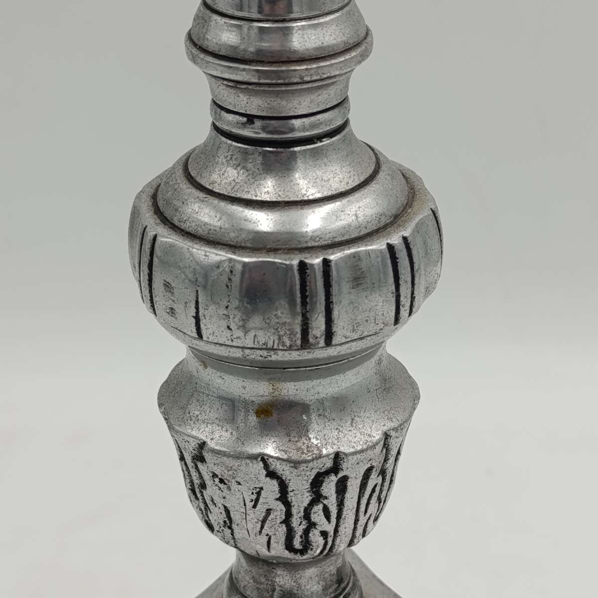 Pair of beautiful pewter candlesticks - Height 45cm