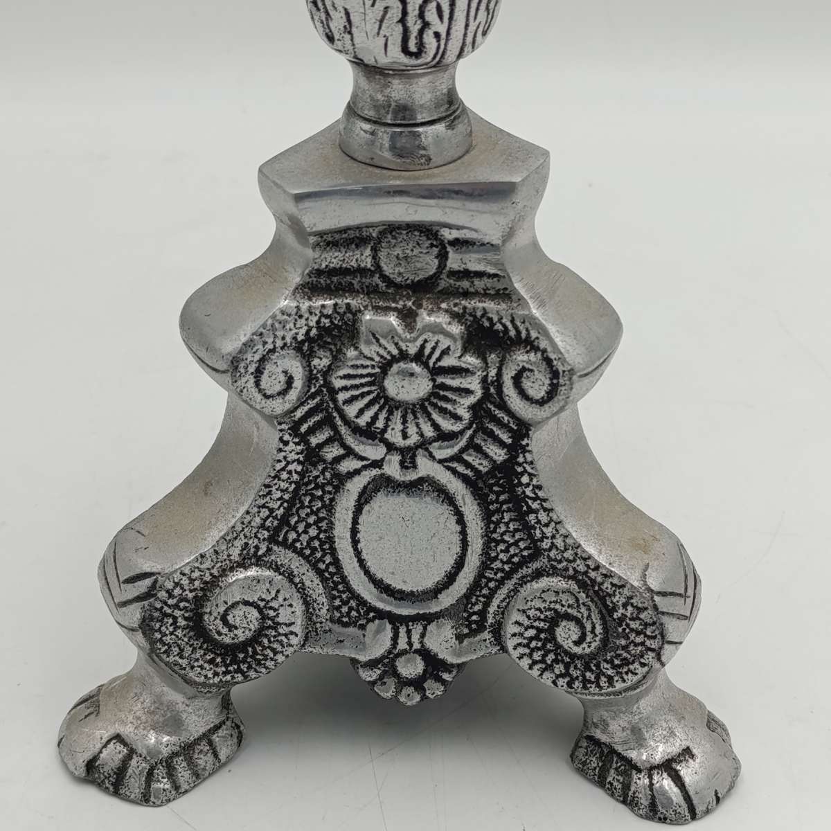 Pair of beautiful pewter candlesticks - Height 45cm