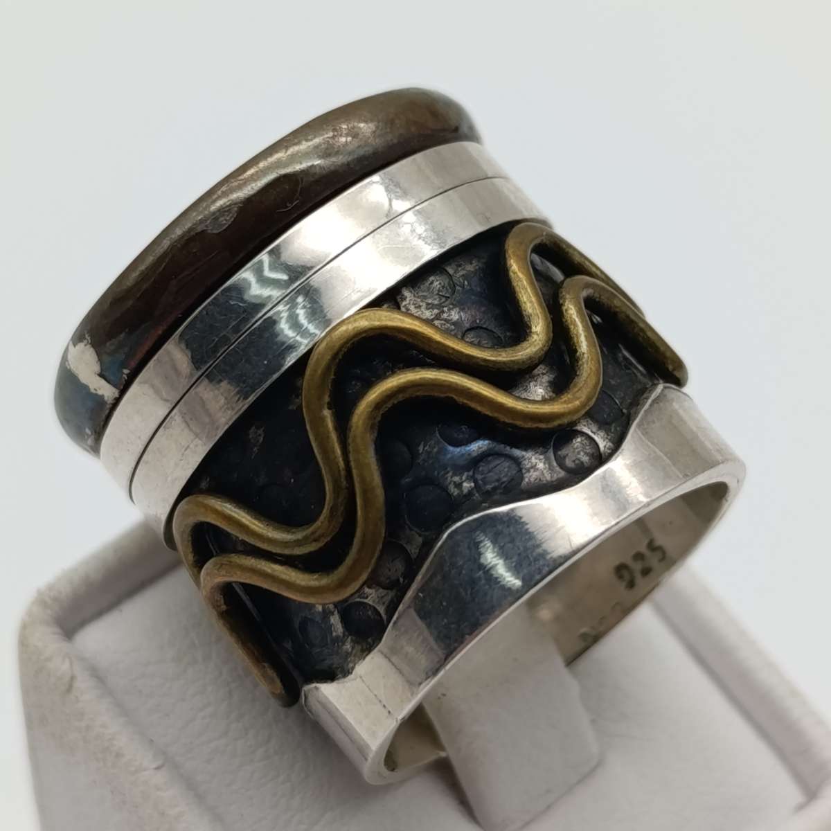 Sterling silver rustic spinner ring - weighs 13.2g