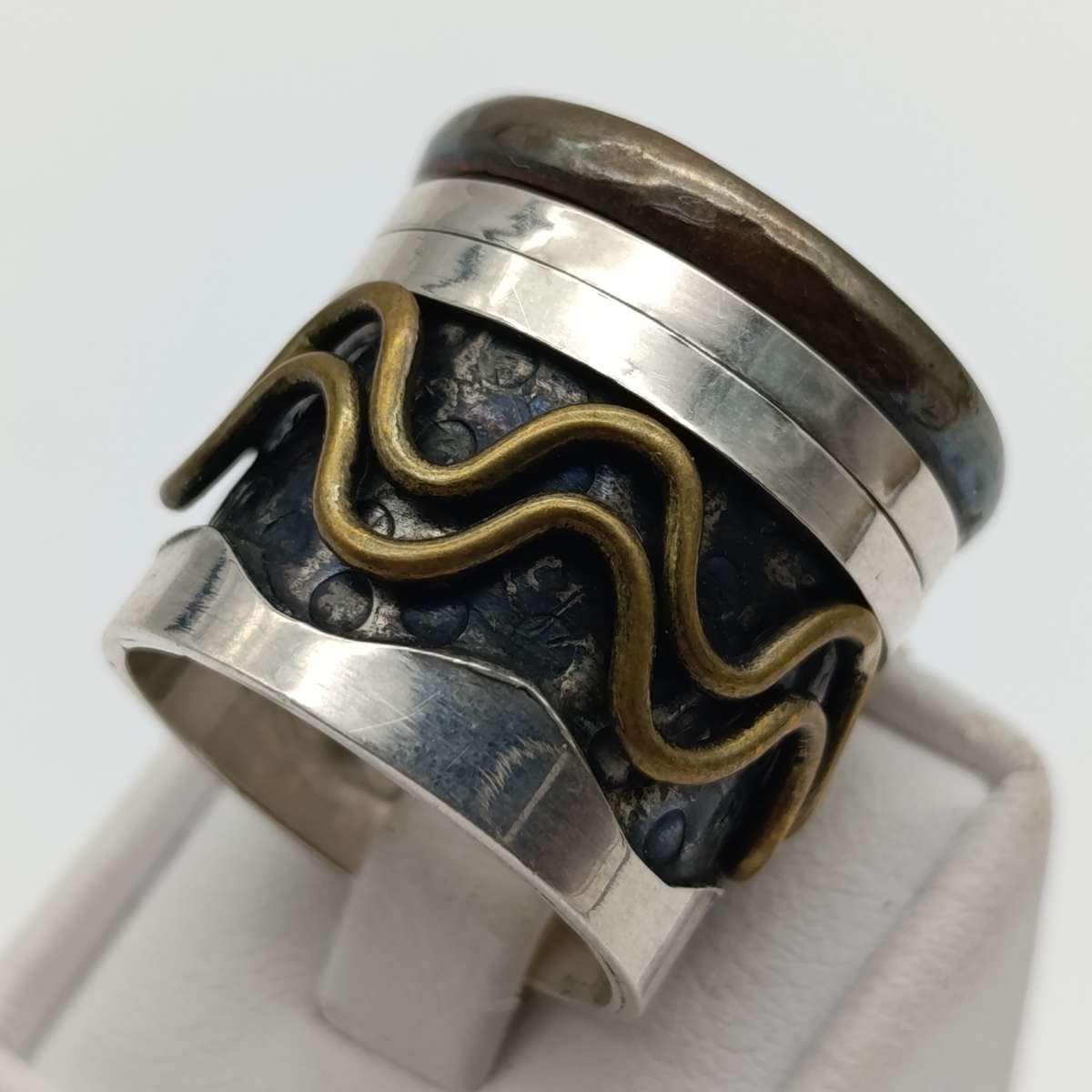 Sterling silver rustic spinner ring - weighs 13.2g