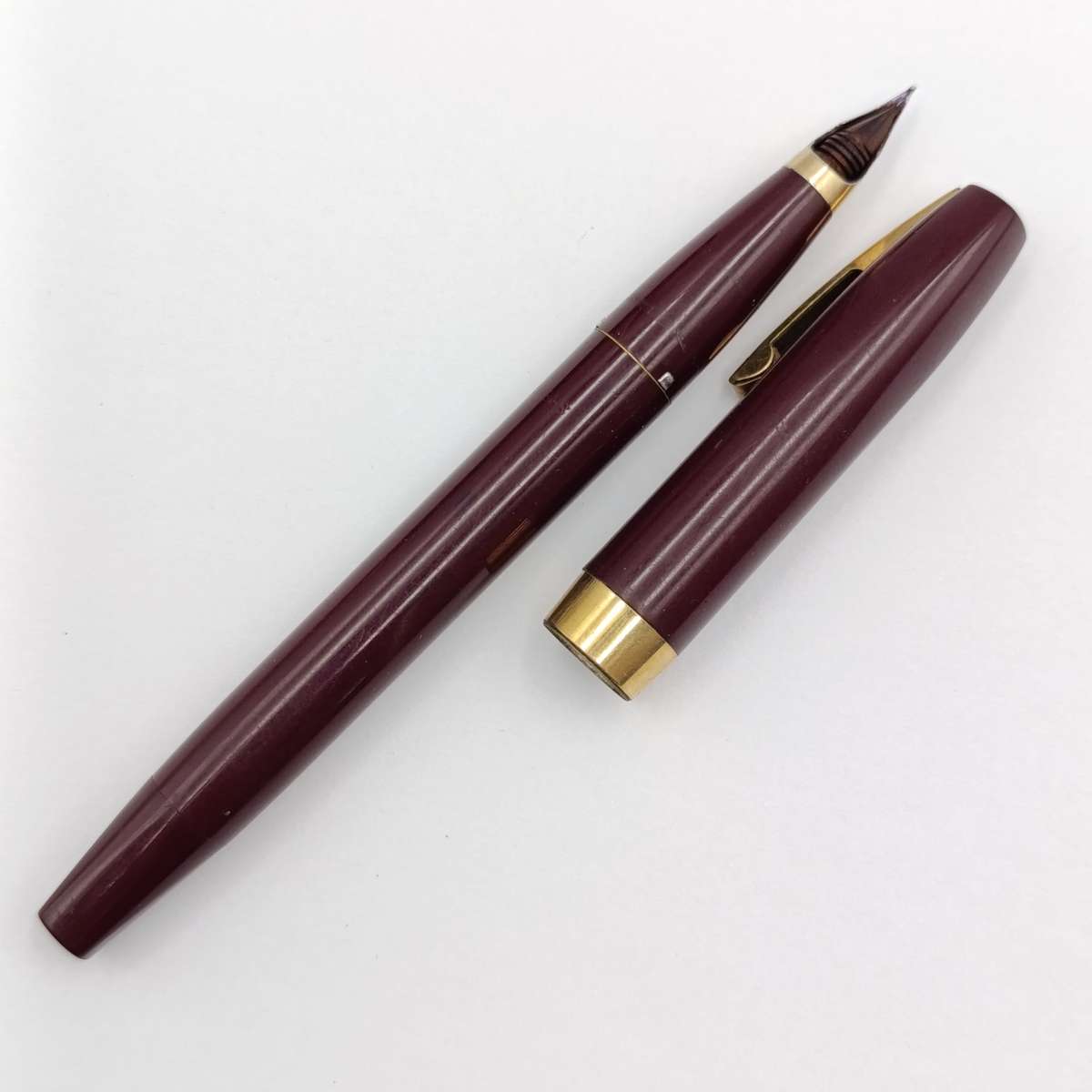 Vintage Shaeffer fountain pen in box