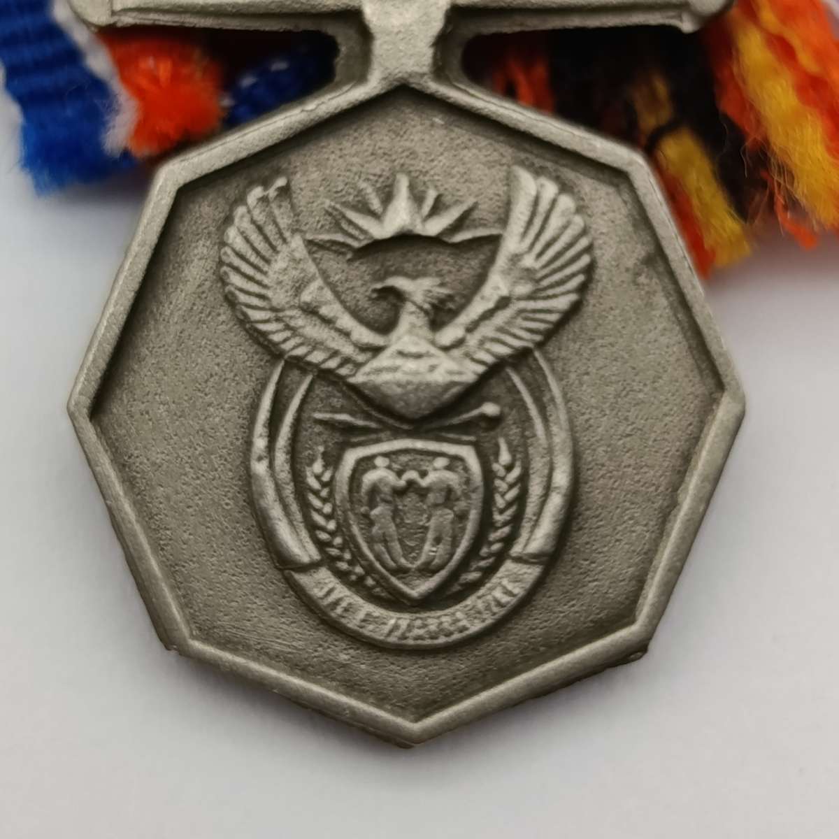 SANDF Tshumelo Ikatelaho medal with miniature #2230