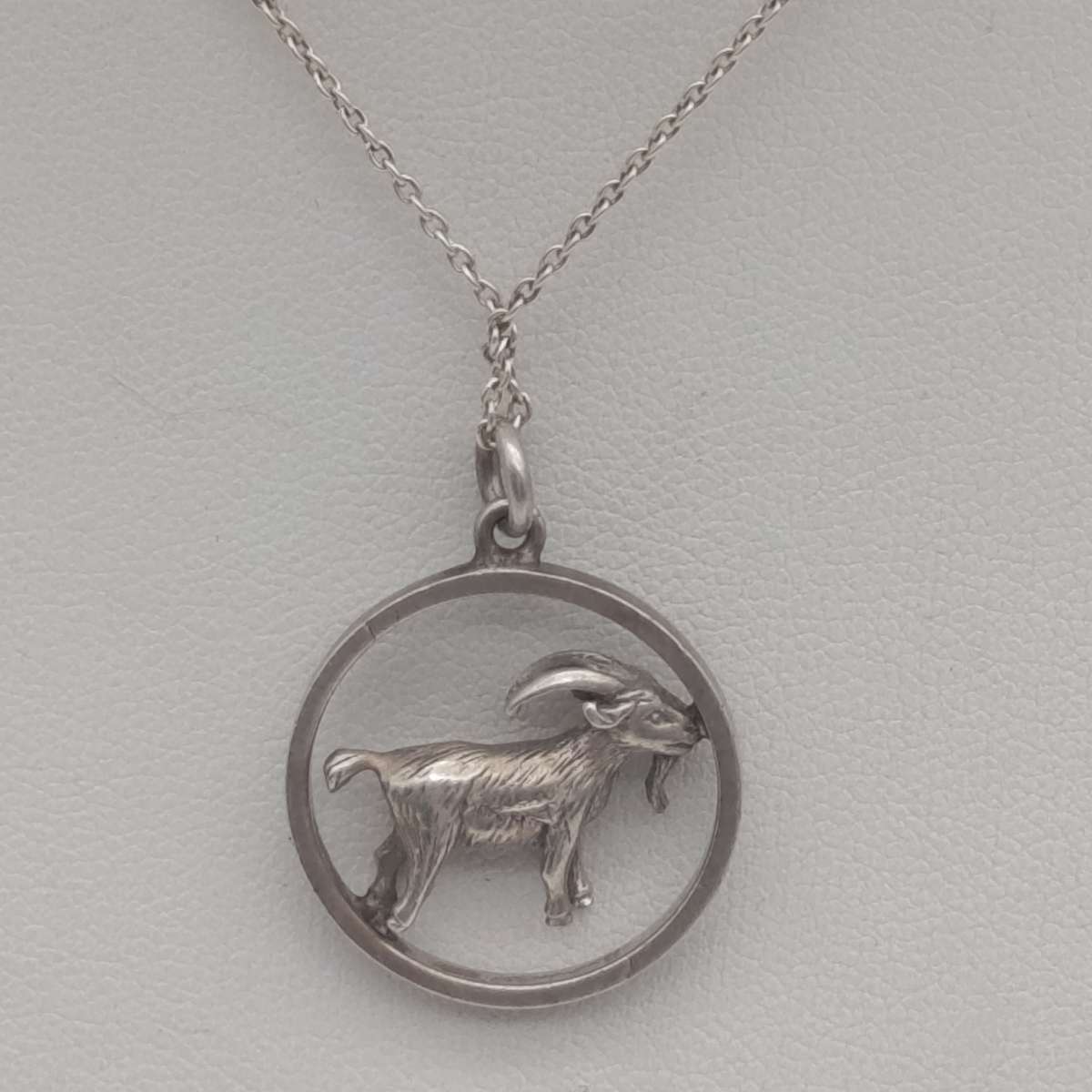 Sterling silver necklace with goat pendant - weighs 5.9g