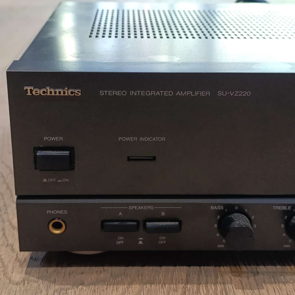 Vintage Technics SU-VZ220 Integrated amplifier - working