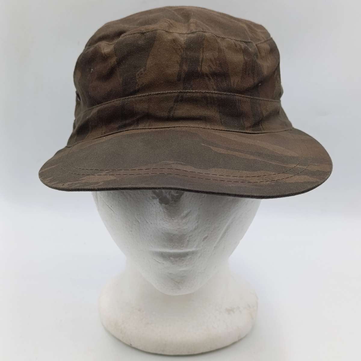 SADF Recce issue Cuban lizzard camo cap - size 58 - peak cracked