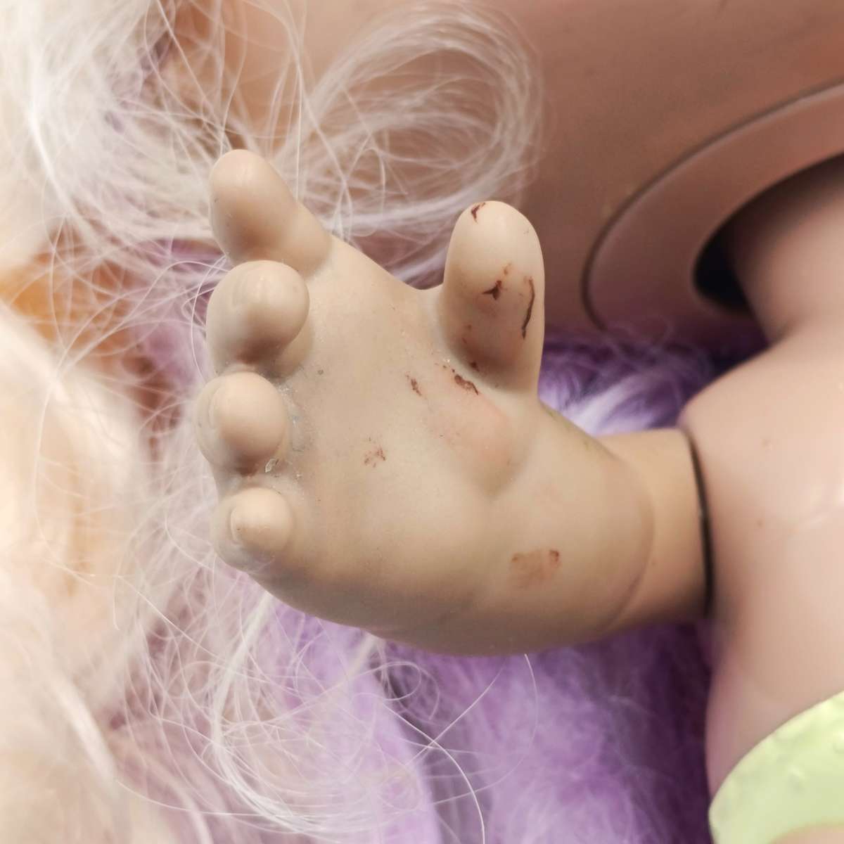 Kindi Kids Fun Time Friends Mystabella bobble head doll with headband