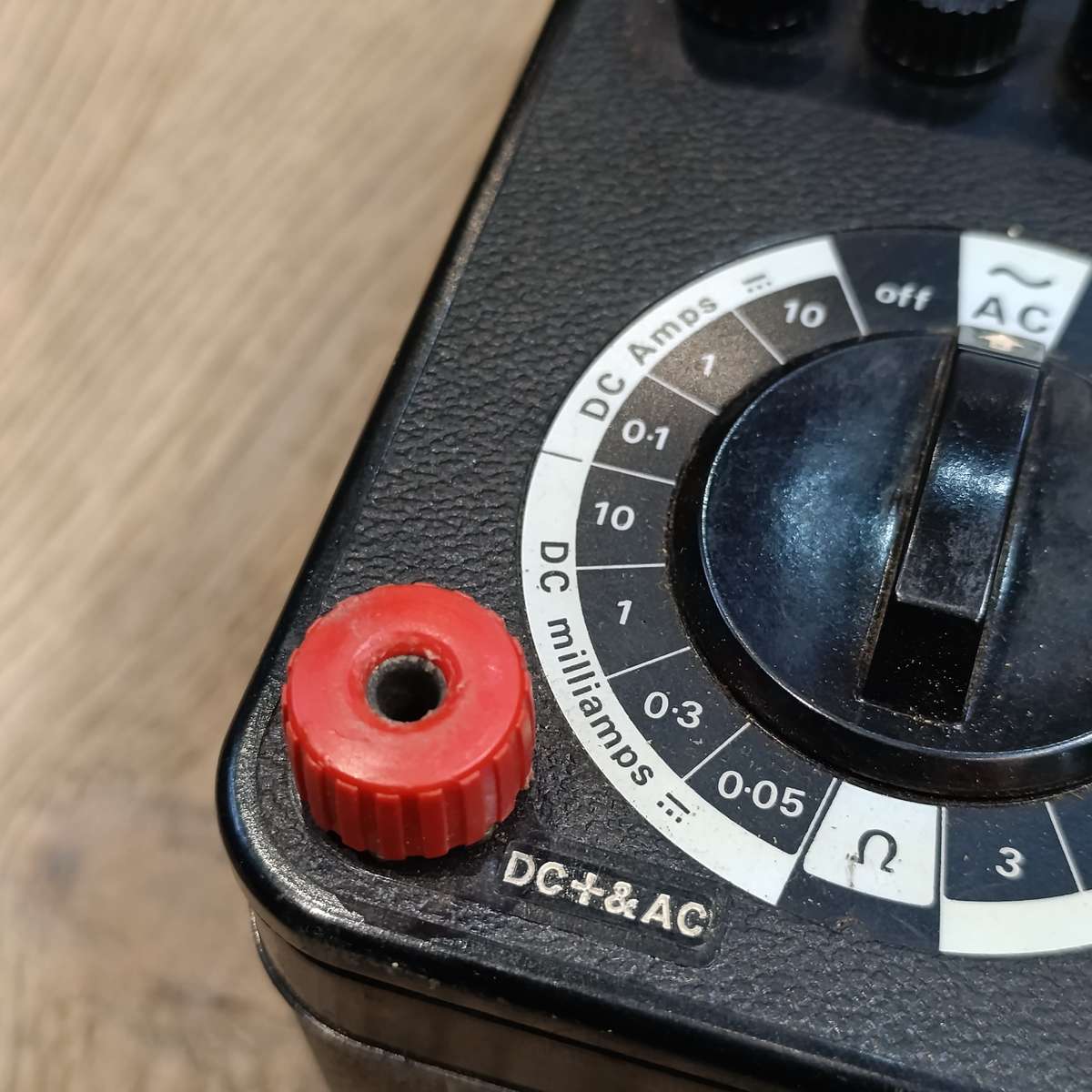 Vintage Universal Avo Meter model 8 in case