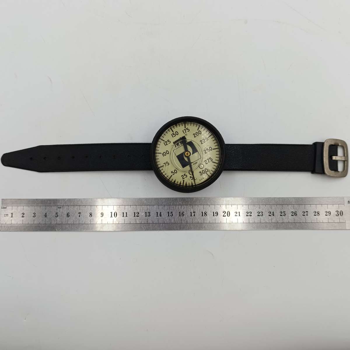 Parallon scuba diver depth wrist gauge