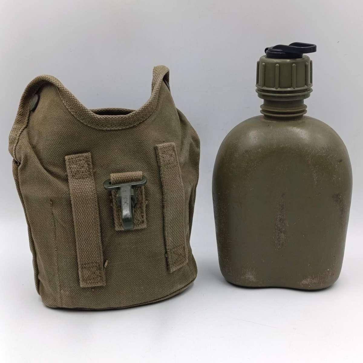 SADF Water bottle with fire bucket in pouch