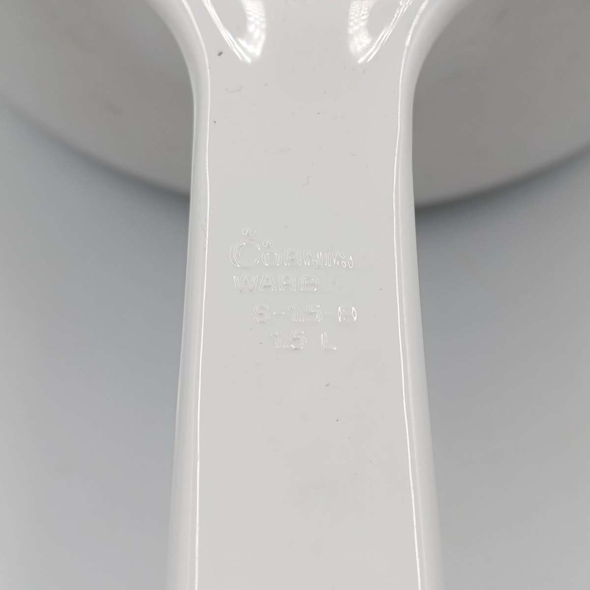 Vintage Corning ware pot with lid