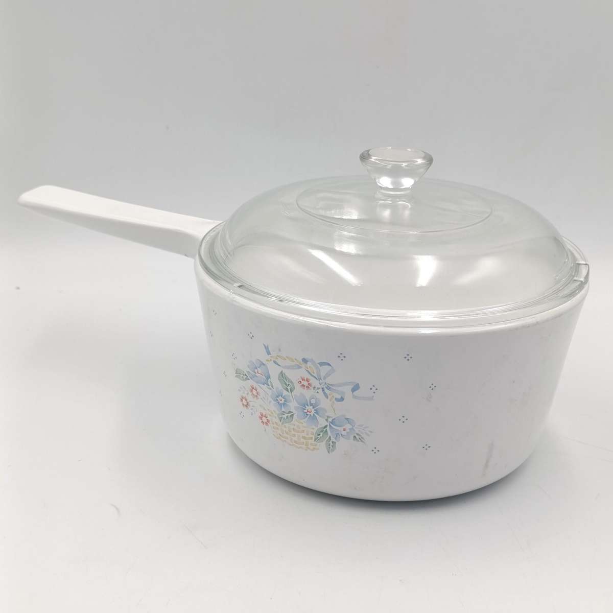 Vintage Corning ware pot with lid
