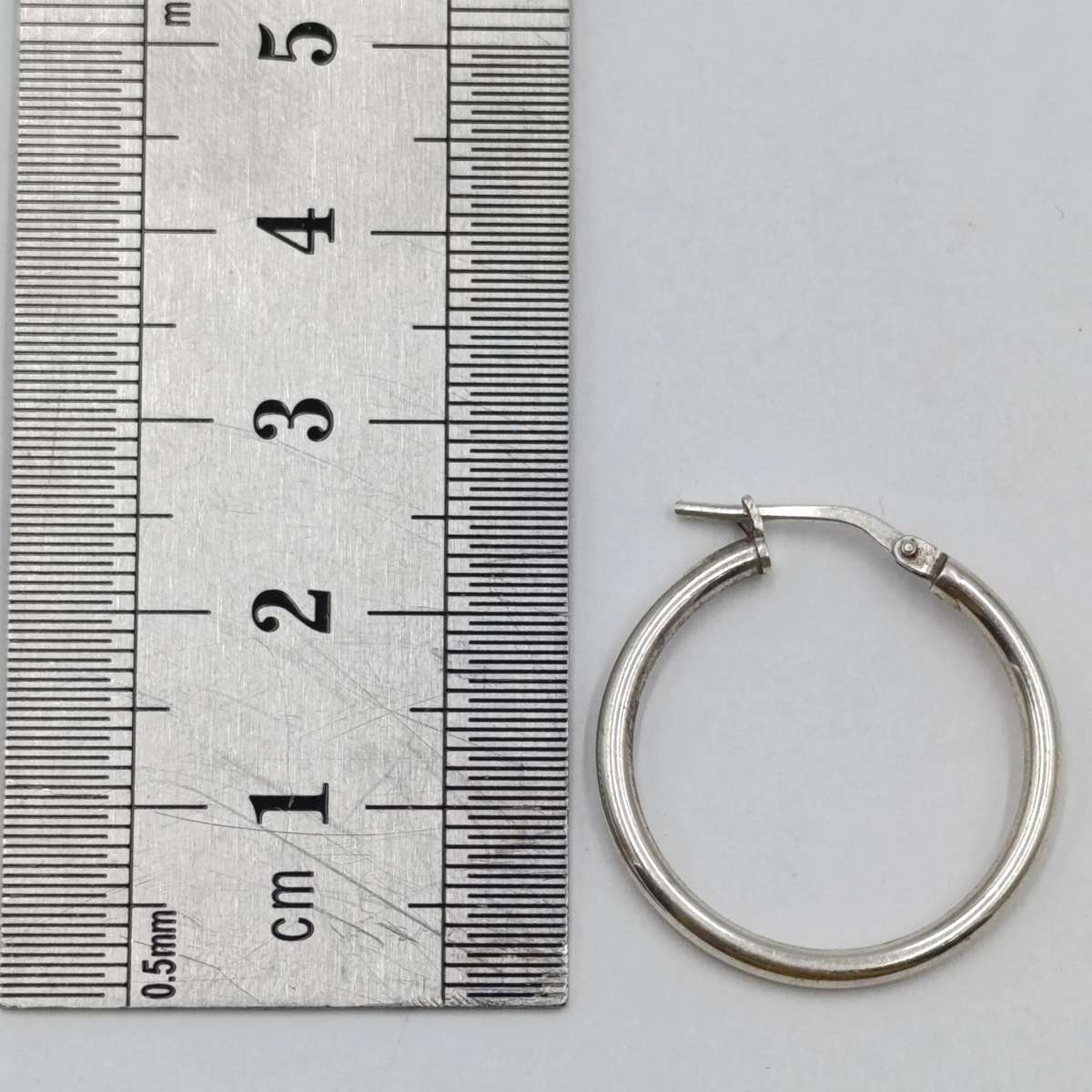 Pair of sterling silver hoop earrings - weighs 2,1 grams